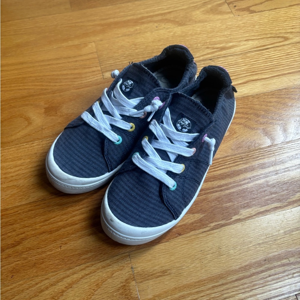 Girls Roxy Shoes - Picture 1 of 7